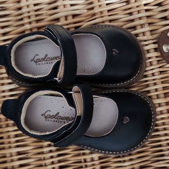 Black Mary Jane Heart Cut Out Detail Girls Toddler Dress Shoe 5.5 - Picture 11 of 16